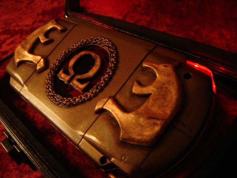 Illustration for article titled Sony PSP God of War Mod Looks Bloodthirstily Fantastic
